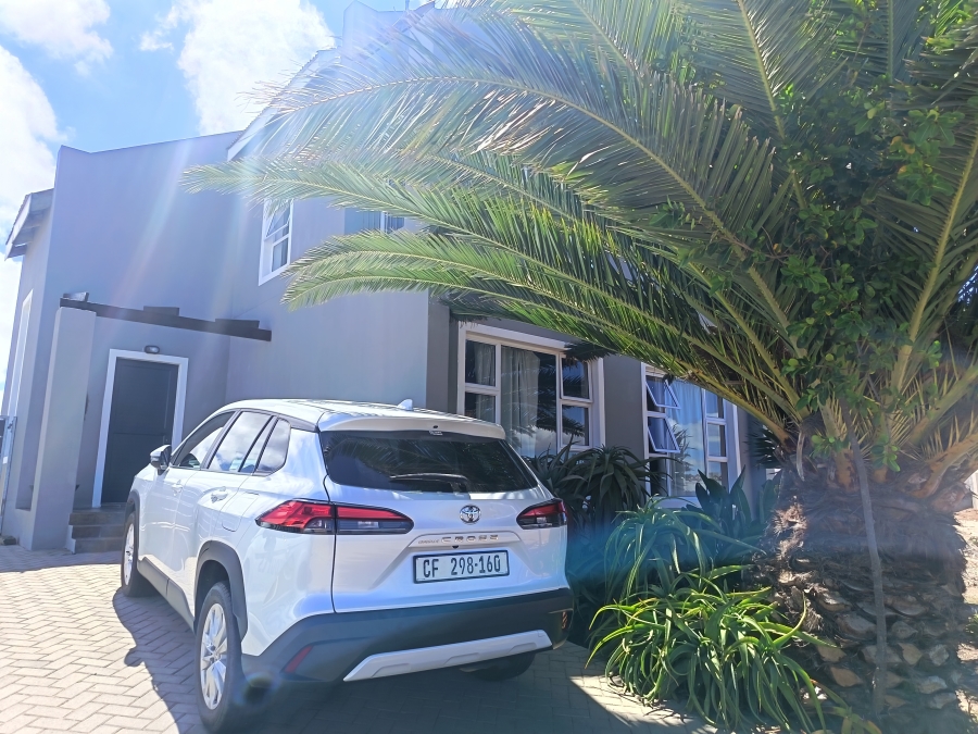To Let 4 Bedroom Property for Rent in Hoogland Western Cape